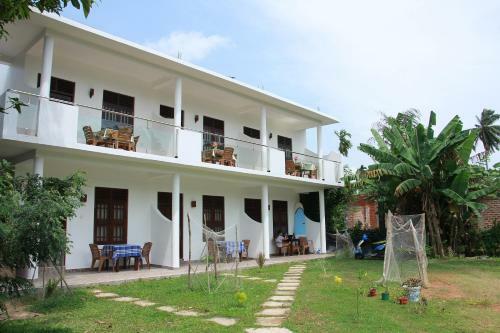 Hostal Mirissa White Plaza
