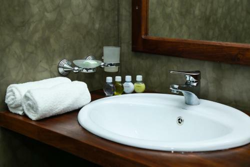Cinnamon Palace Hotel
