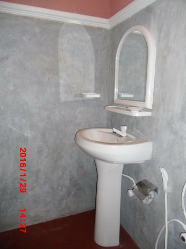 Hostal Tharu Holiday Home