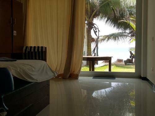 Hostal The Den Guest House