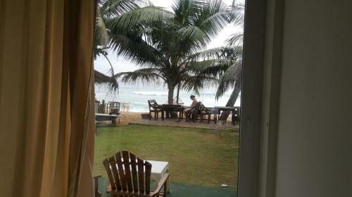 Hostal The Den Guest House