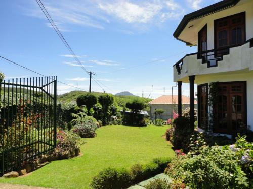 Hostal Hill Crest Residency