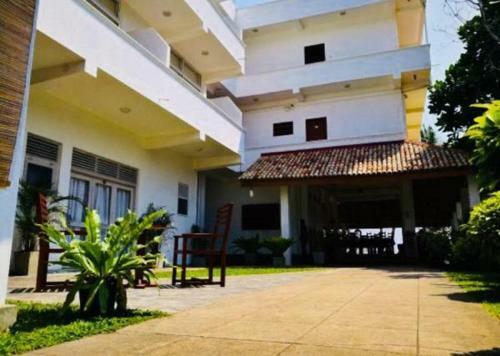 Hostal Jasmine Garden Beach Guest House