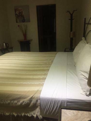 Hostal Elephant Lodge Guesthouse