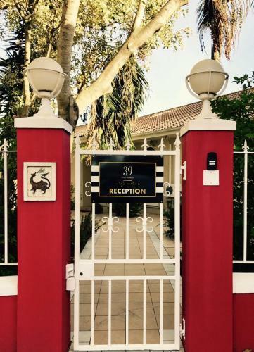 Hostal 39 On Church
