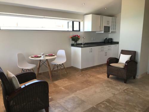 Hostal 51 On Camps Bay