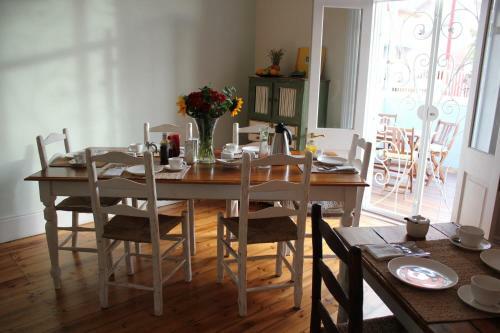 Bed & Breakfast Six On Scott Guesthouse