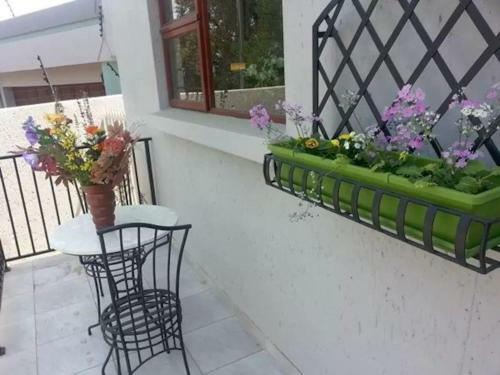 Spacious Garden Cottage