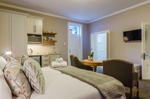 Hostal Bonne Esperance Guest House