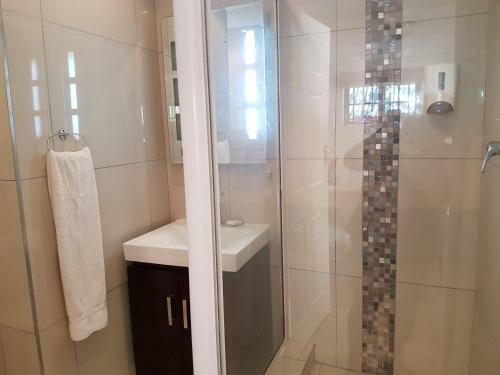 Hostal Sir Roys Guest House