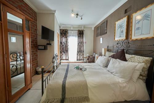 Hostal 84 On Fourth Guest House
