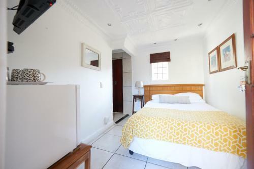 Hostal 84 On Fourth Guest House