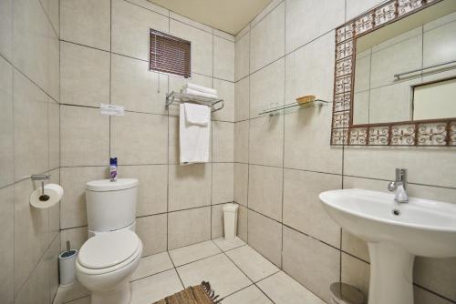 Hostal 84 On Fourth Guest House