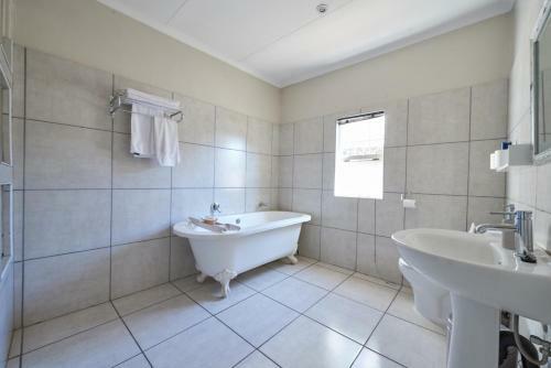 Hostal 84 On Fourth Guest House