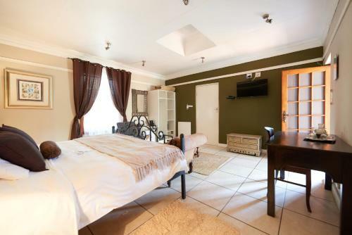 Hostal 84 On Fourth Guest House