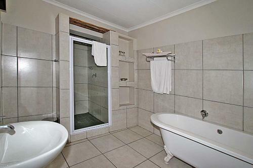 Hostal 84 On Fourth Guest House