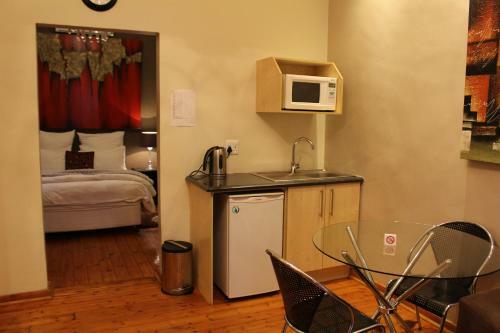 Hostal Saffron Guest House