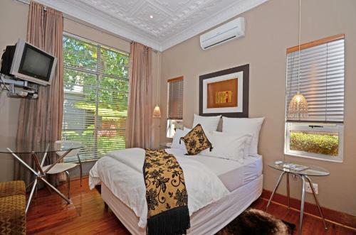 Hostal Saffron Guest House