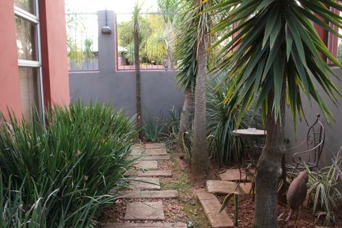 Hostal Saffron Guest House