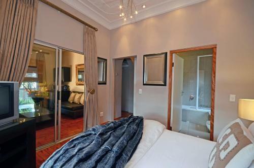 Hostal Saffron Guest House