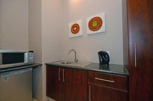 Hostal Saffron Guest House