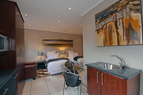 Hostal Saffron Guest House