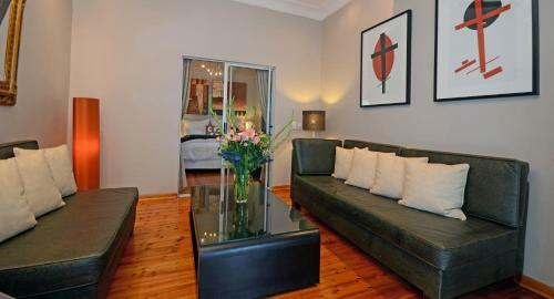 Hostal Saffron Guest House