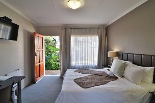 Hostal Fin And Feather Guesthouse