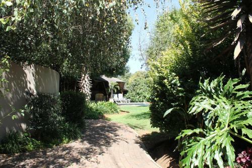 Hostal Fin And Feather Guesthouse
