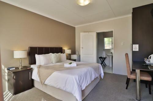 Hostal Fin And Feather Guesthouse