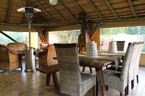 Hostal Fin And Feather Guesthouse