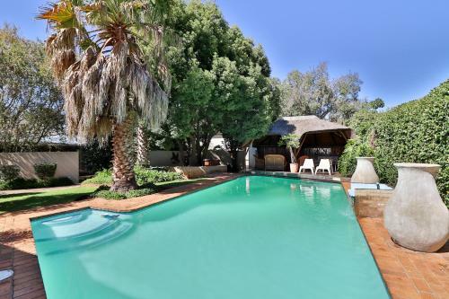 Hostal Fin And Feather Guesthouse