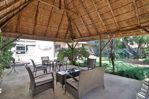 Hostal Fin And Feather Guesthouse