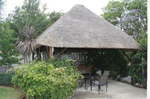 Hostal Fin And Feather Guesthouse