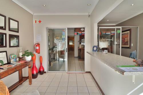 Hostal Fin And Feather Guesthouse