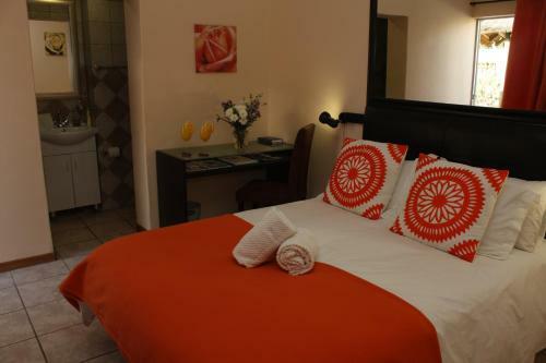 Hostal 28 Degrees North West Guesthouse