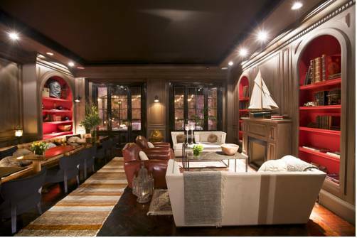 Ultra Hotel