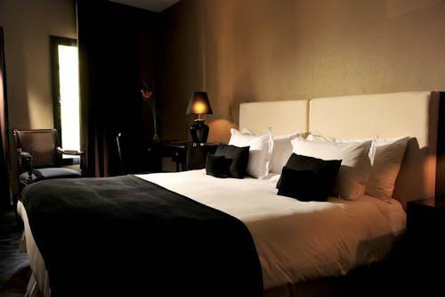 Ultra Hotel
