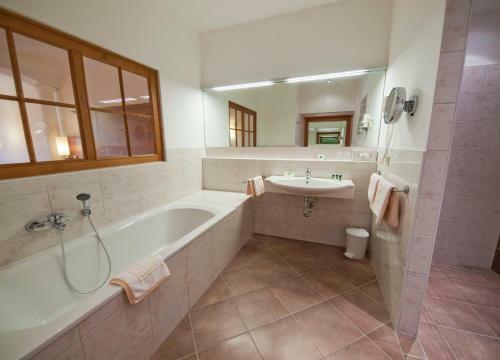 Gartenhotel & Weingut Pfeffel D�rnstein