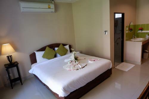 Kata Beachwalk Hotel And Bungalows