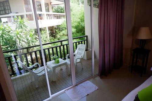 Kata Beachwalk Hotel And Bungalows