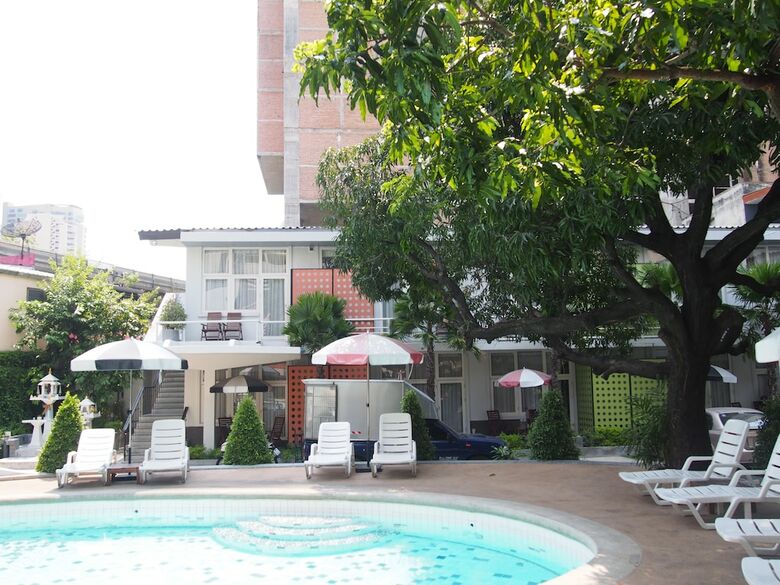 Hotel Retroasis
