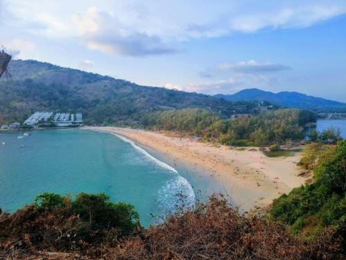 Hotel Naiharn Beach Resort