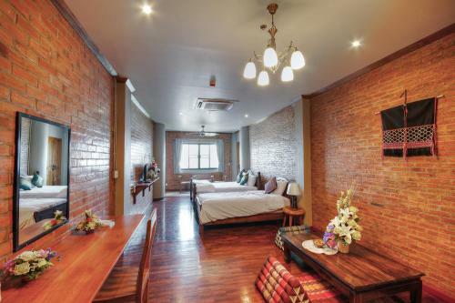 Hostal Saeng Panya Home