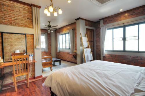 Hostal Saeng Panya Home