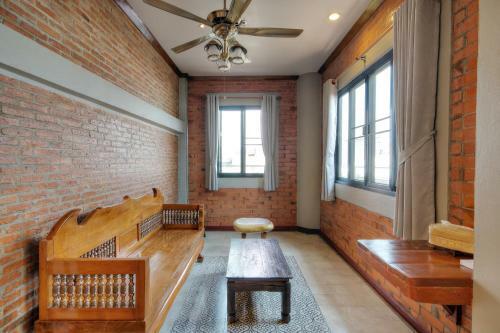 Hostal Saeng Panya Home
