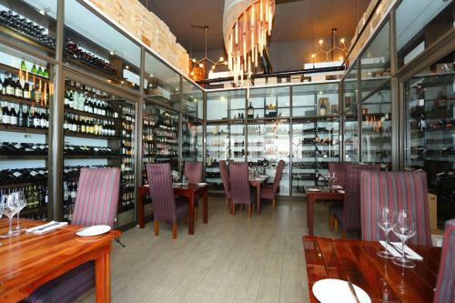 Apartamento Sandton Skye Unit 702