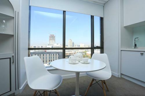 Apartamento Sandton Skye Unit 702