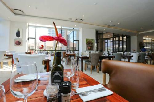 Apartamento Sandton Skye Unit 702
