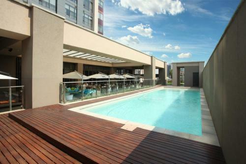 Apartamento Sandton Skye Unit 702